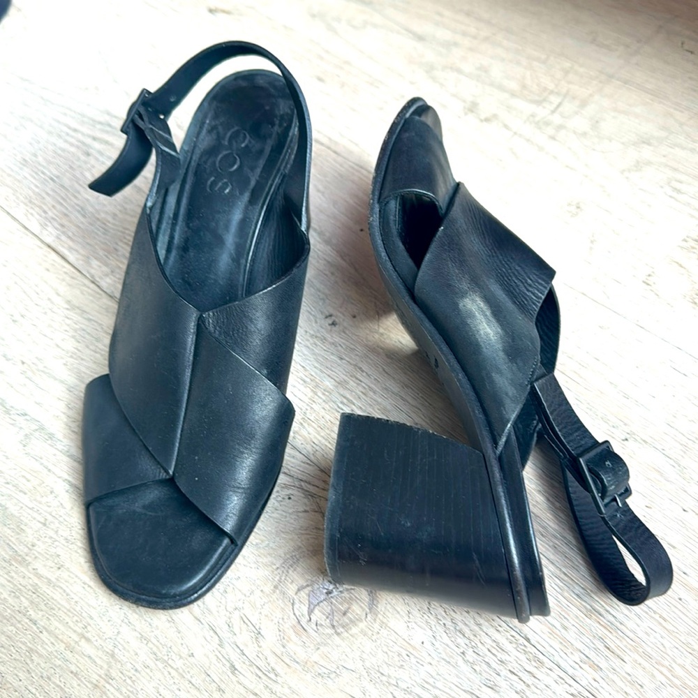 Chunky heel black leather sandals